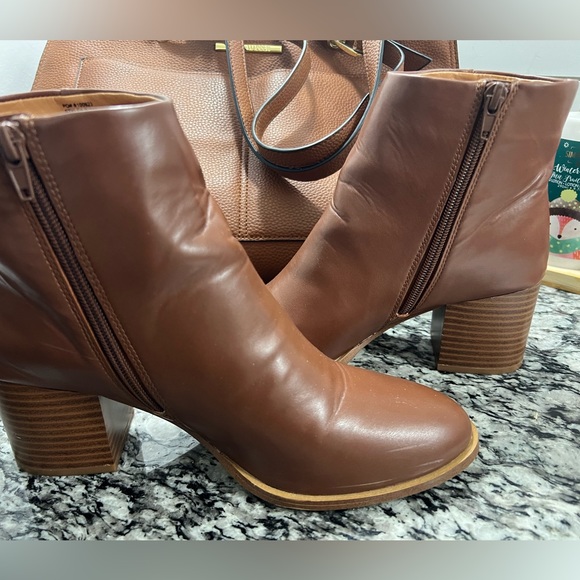 J Crew Minimalist Ankle Boots - Picture 4 of 9
